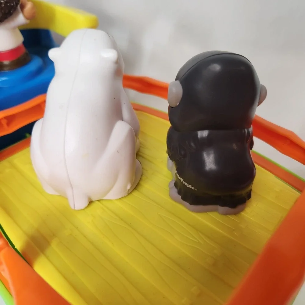 Fisher Price Little People Zoo Train Wagon 3 Figures Music Sounds‎ See Video